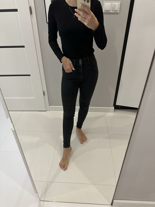 Czarne spodnie skinny z wyzszym stanem