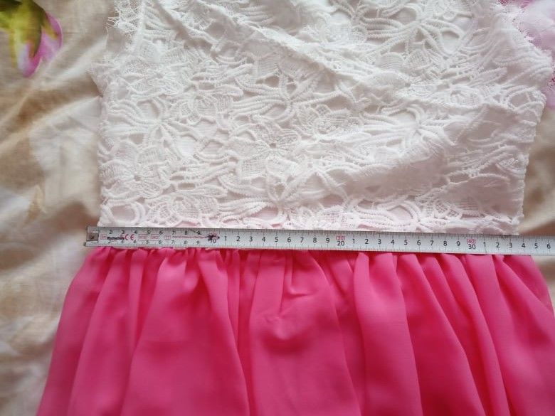 Sukienka biała gruba koronka