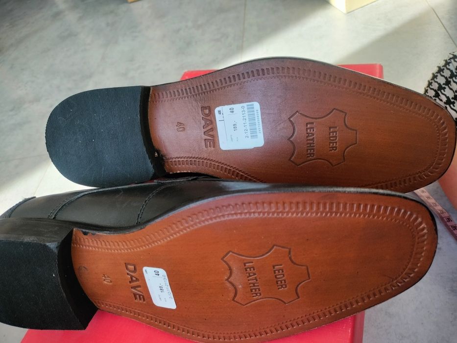 Czarne pantofle męskie