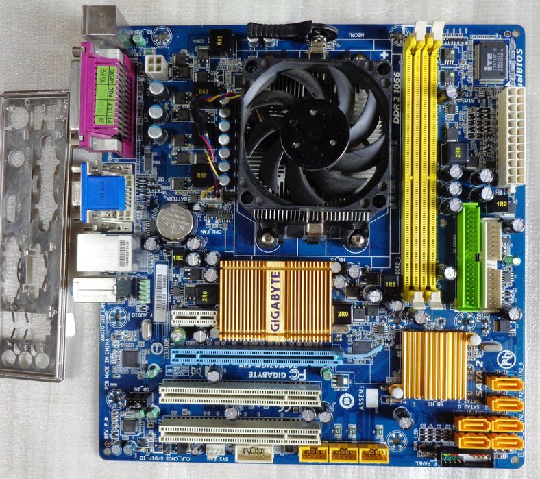 Комплект  2 -ядра AMD Athlon II X2  250 /Gigabyte GA-MA74GM-S2H (DDR2)