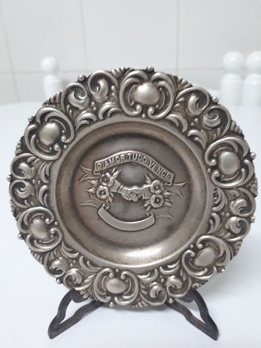 Prato em prata para alianças