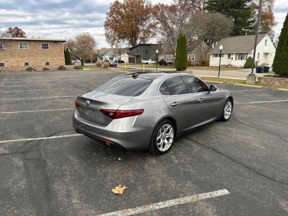 Alfa Romeo Giulia      2018