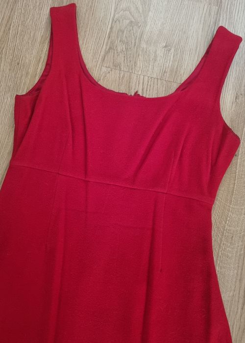 Vestido vermelho de inverno, de alças, todo forrado. 40