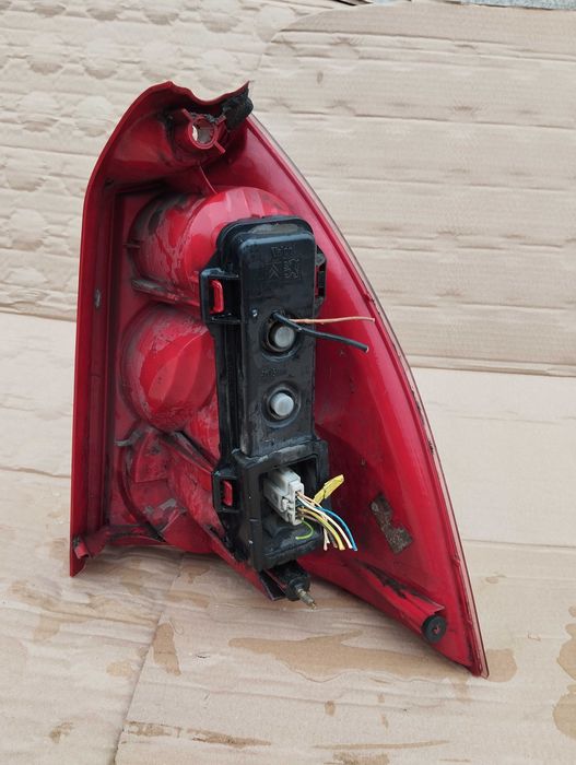 Peugeot 307 SW kombi 2.0HDi 2004 r.Lampa tylna lewa.