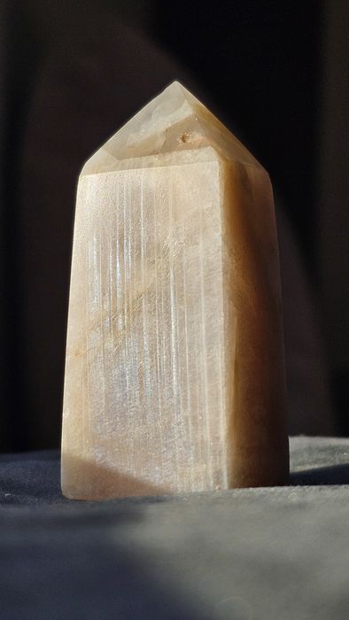 Naturalny Kamień Księżycowy 66g.