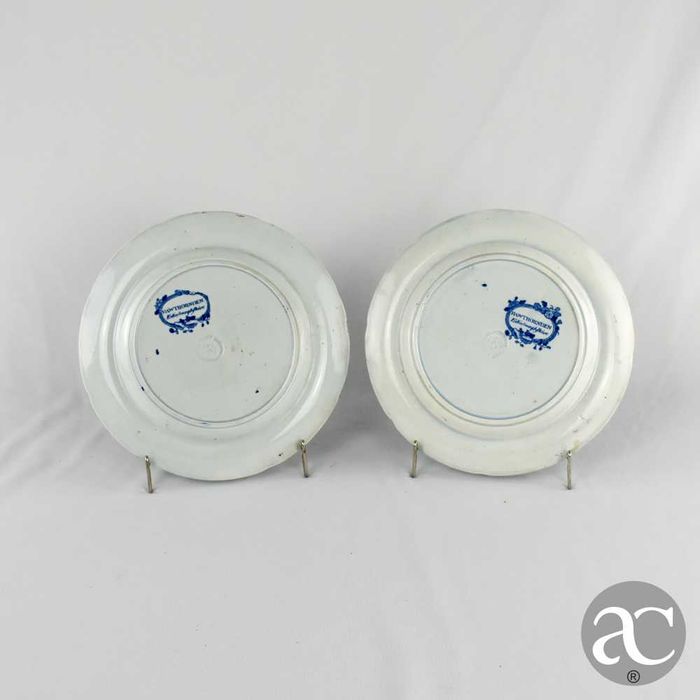 Par de pratos rasos em faiança inglesa Sttafordshire