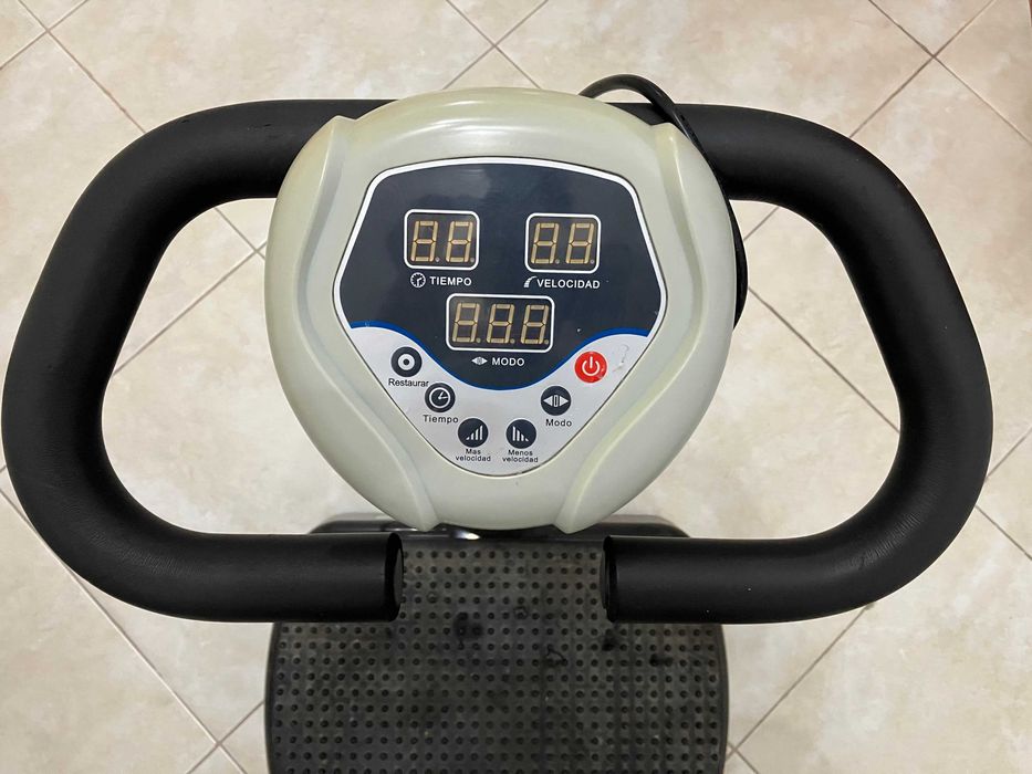 Plataforma Vibratória. Aparelho de vibro-estimulação64365268768003122