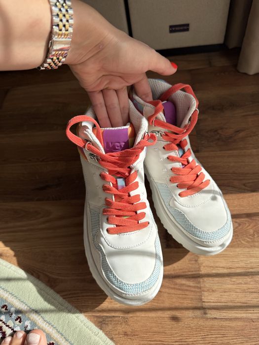 Кросівки UGG стильні і комфортні, оригінал 39 розмір