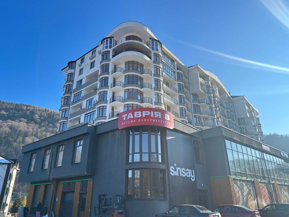 Продається двокімнатна квартира в центрі Яремче готова до проживання.