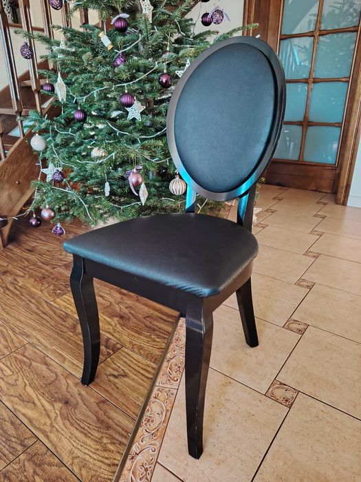 Krzesła obicie czarna  skóra naturalna  4+2