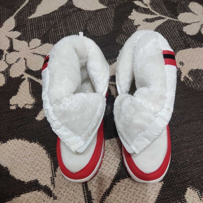 22 см., 23,5см. Зимові чоботи для дівчинки  9-10років