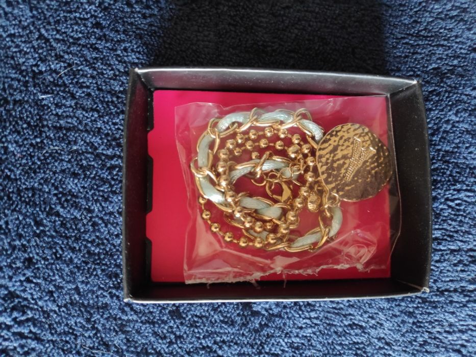 Pulseira dourada e verde água nova