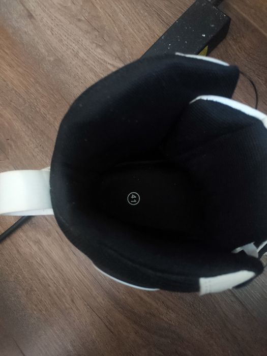 2 Kaski Scorpion z intercomami plus kurtka skórzana BUSE rozm. M\50