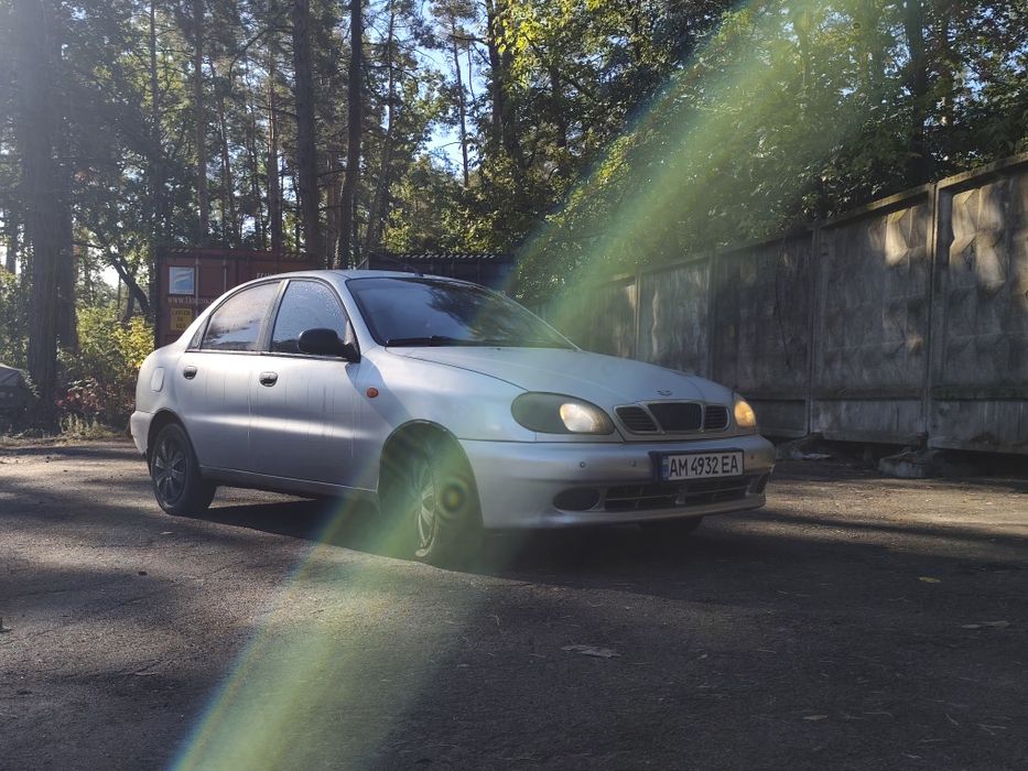 Део Ланос 2004року