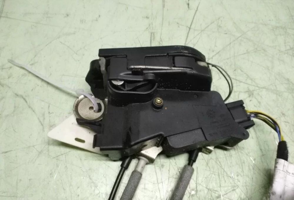 Замок сдвижной Mercedes Vito 639, Viano боковой левой A6397300435