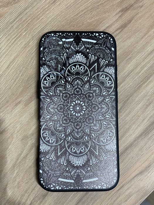 Чехлы на iPhone 16