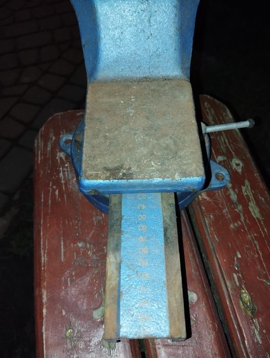 Duże imadło kute Matador 180 z obrotnicą