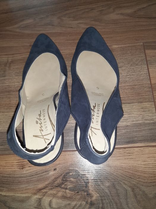 Buty na obcasir czułenka zamsz rozmiar 37