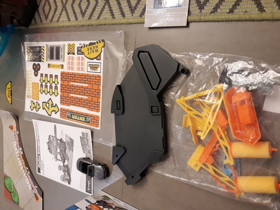Estação serviço Burago 1/43 NOVO