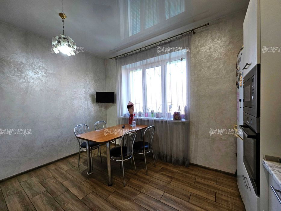 Продаж будинку з ремонтом, в Підгородному по вул. Литвишка