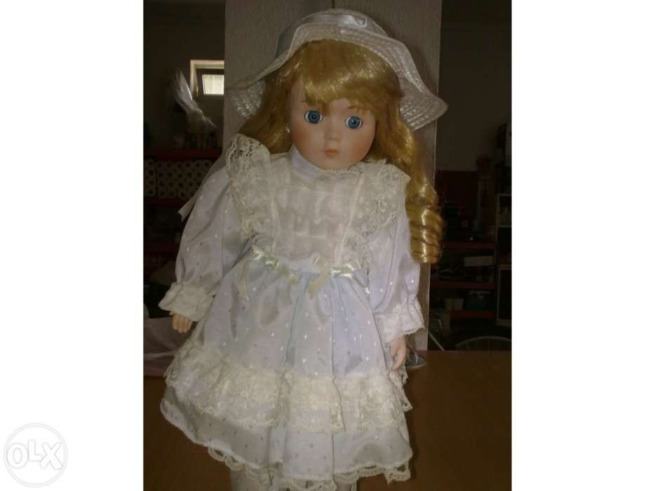 Boneca de porcelana