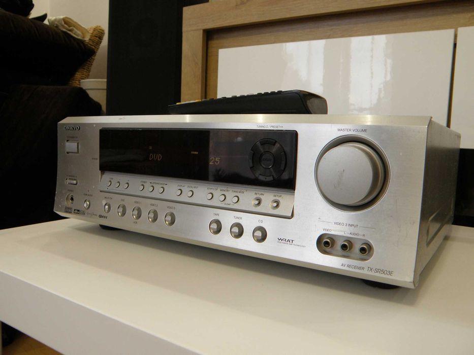 Amplituner AV Onkyo
TX-SR503