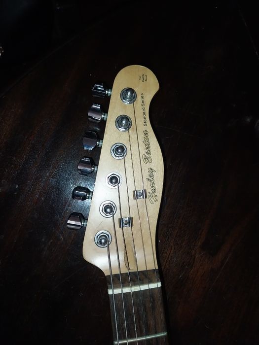 Harley Benton formato Telecaster preta MUITO modificada