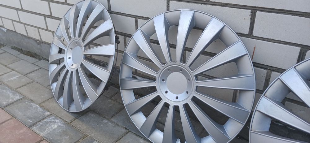 Продам ковпаки на колесо