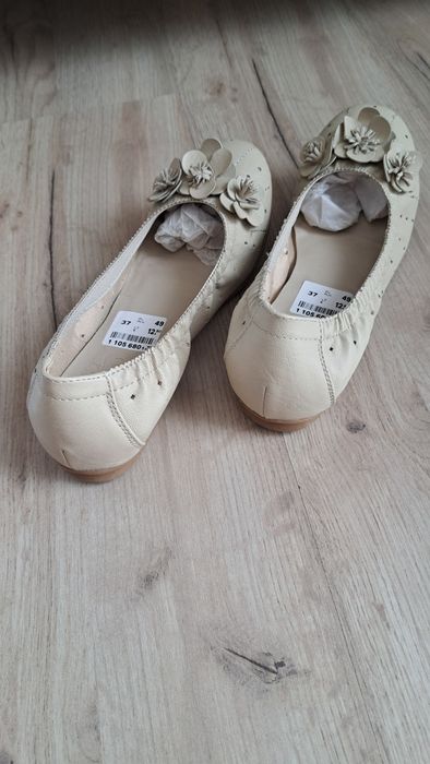 NOWE Ładne eleganckie urocze płaskie buty baleriny beżowe damskie  37