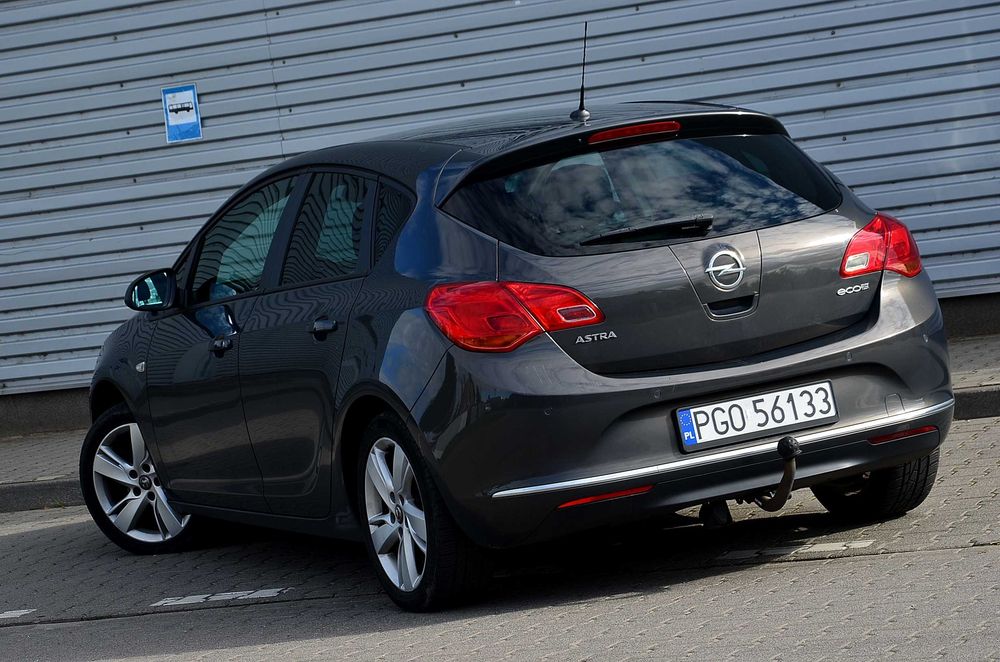 Opel Astra J 2014r. 1598cm3*136koni* Bogate Wyposażenie* 100% Sprawny