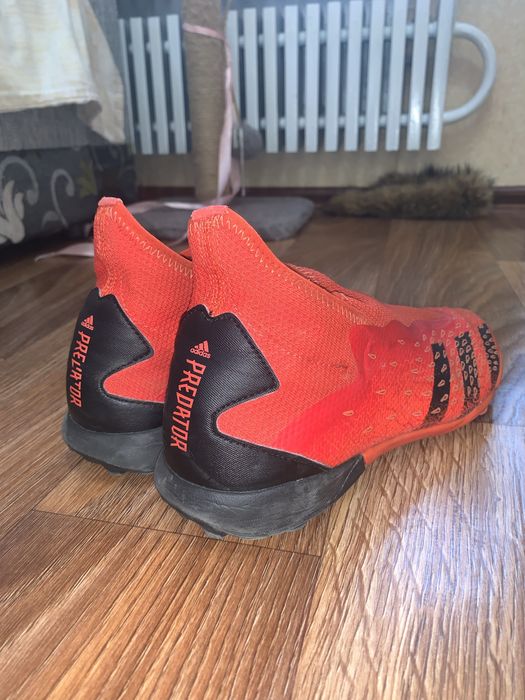 Сороконіжки Adidas predator арт і гуглі і на бірці:AdidasFY6300