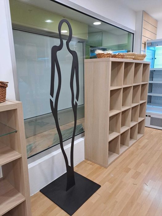Escultura Silhueta Mulher em Metal