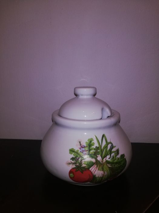 Cukierniczka z motywem warzywek