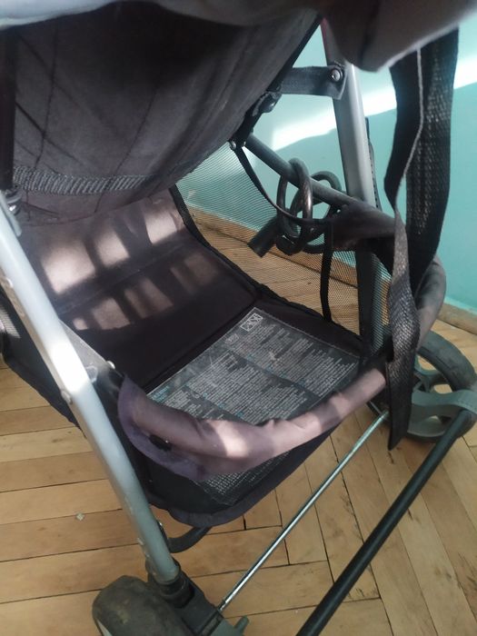 Дитяча прогулянкова коляска