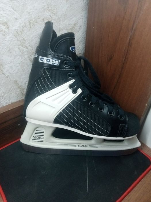 ковзани CCM Super Rapide, Розмір 40-41 EU (Тримач 246 мм)