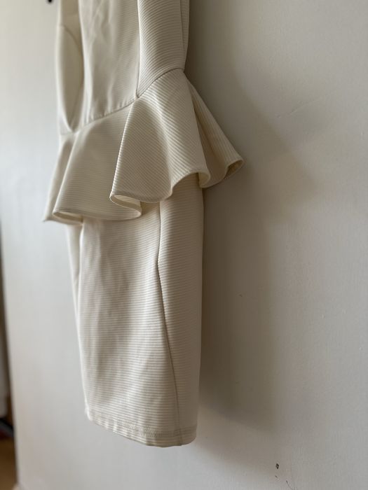 Elegancka biala sukienka, rozmiar S