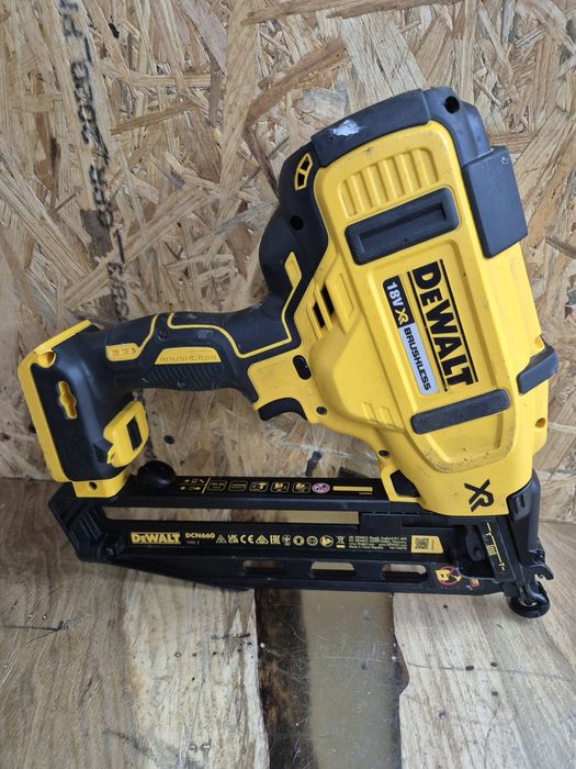 Gwoździarka sztyfciarka ładowarka dewalt DCD660 DCB105