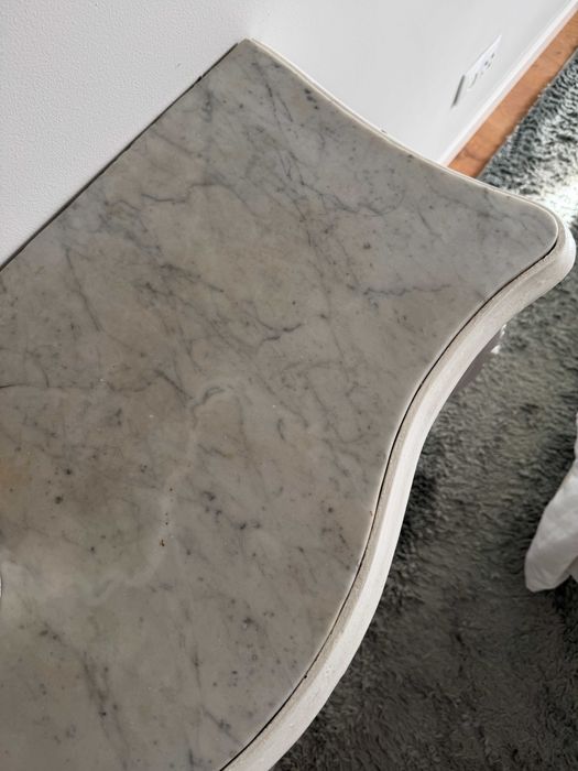 Consola antiga, com tampo em mármore