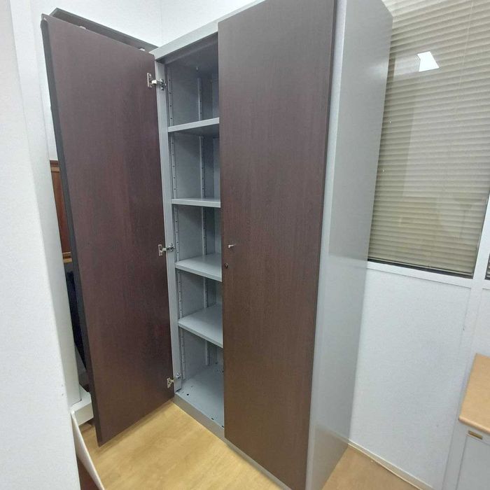 Armário de Escritório elegante e funcional