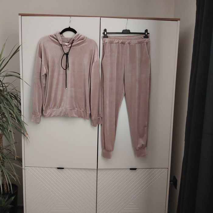 Nowy dres welurowy