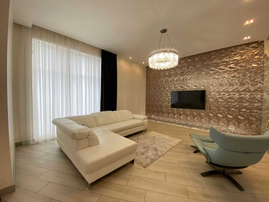 Шикарный дом с бассейном на Совиньоне