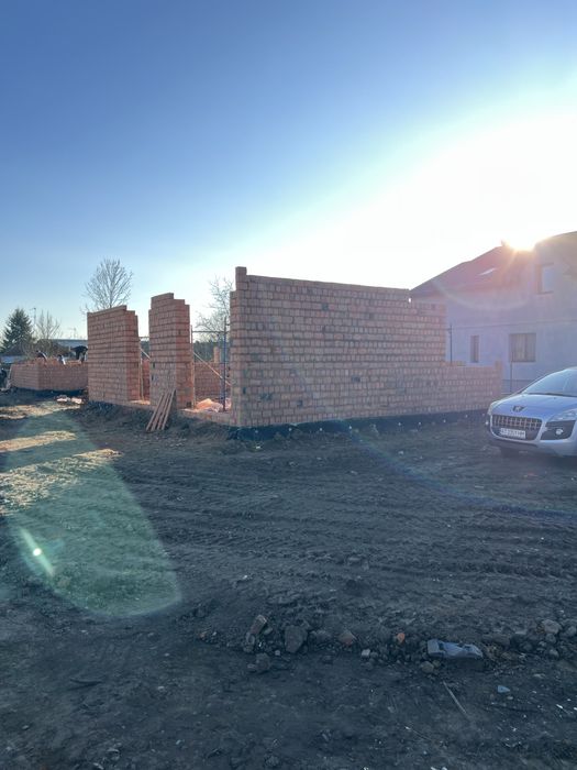 Будинок, особняк, котедж.