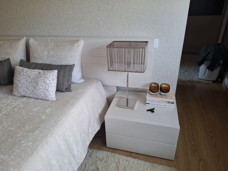 Mobília de quarto branco pérola
