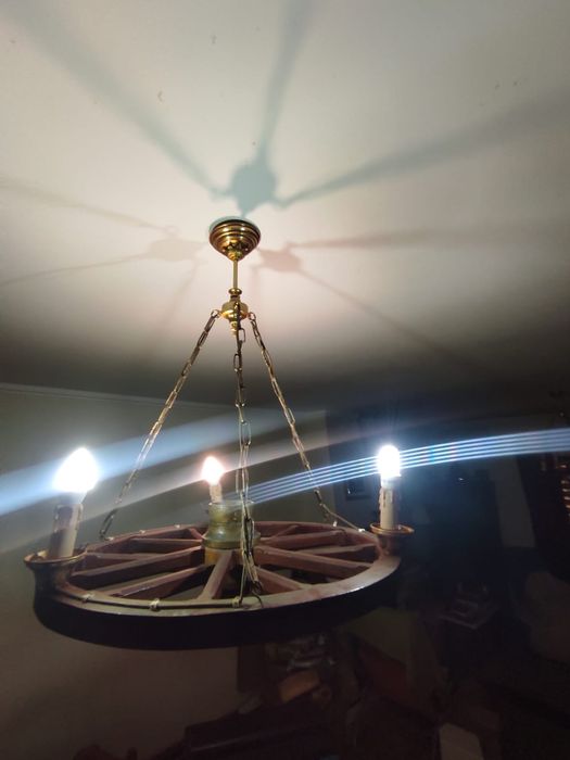 Candeeiros de roda rústicos