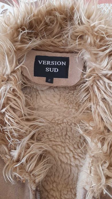 Casaco com pêlo no interior e na gola, como novo