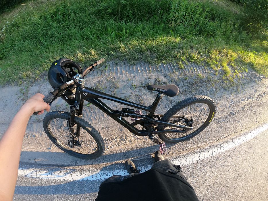 2022 YT industries capra core 1 mx L