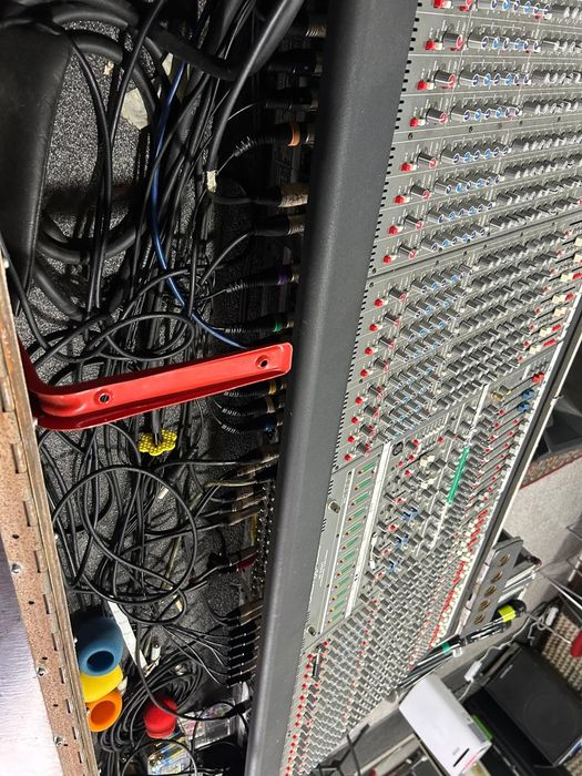 Mesa de Mistura | Crest Audio HP-Eight c/ Case com Rodas