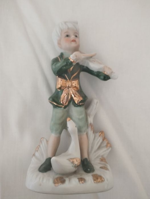 Статуетки фарфорові.