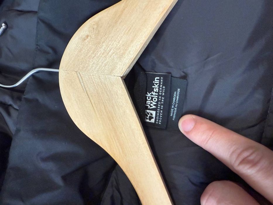 Продам демісезонну (зимову) куртку jack wolfskin