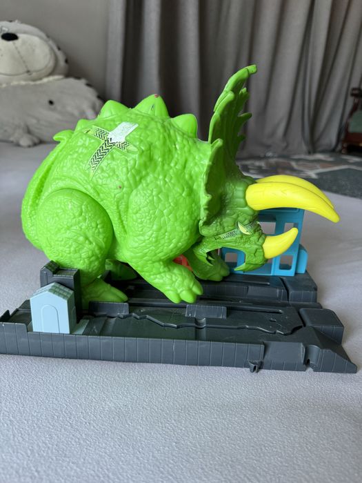 Продам хот виллс smashin’ triceratops